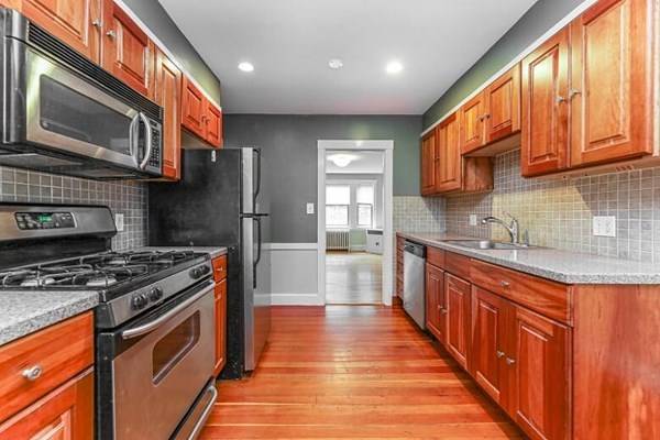 $2,750 / 2br - 750ft2 - 1st Floor – 2 Bed / 1 Bath Apartment – 17 Hastings St, West Roxbury (West Roxbury)63912517981827121