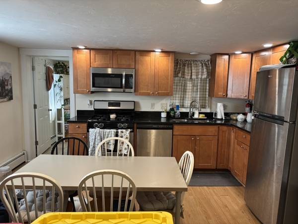 $2,200 / 2br - 1035ft2 - Apartamento moderno de 2 habitaciones – ¡Excelente ubicación! Disponible 1 de diciembre. (Marlborough)63871206945539123