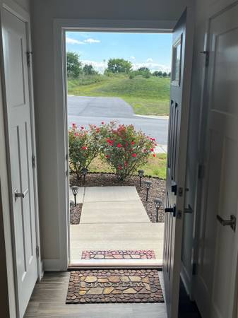 $319,000 / 3br - 2290ft2 - Modern Townhome for Sale (Falling Waters)63953079041027122
