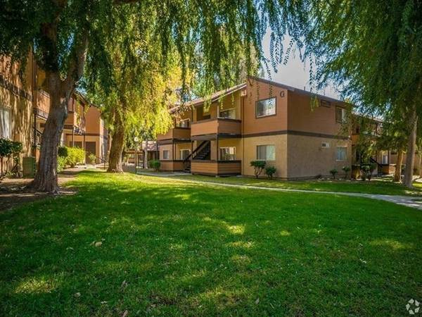 $1,925 / 2br - 920ft2 - Situated in Highland!, Balcony, 2bd 2ba (2011 Arden Ave, Highland, CA)64028083892481122