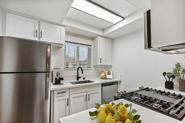 $2,750 / 1br - 639ft2 - Your Beautiful New Home with ONE MONTH FREE is Waiting!! (san jose east)63946805171843124