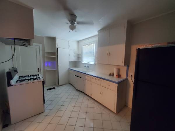 $1,600 / 2br - 1600ft2 - 2 BR, 1 Bth, Big Backyard, Prvt House dplx (Galveston)63924040813314123