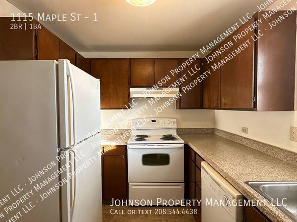 $1,345 / 2br - 900ft2 - Single-Level Nampa Apartment w/Garage & Sunroom (1115 Maple Street #1 - Nampa)63794895811075121