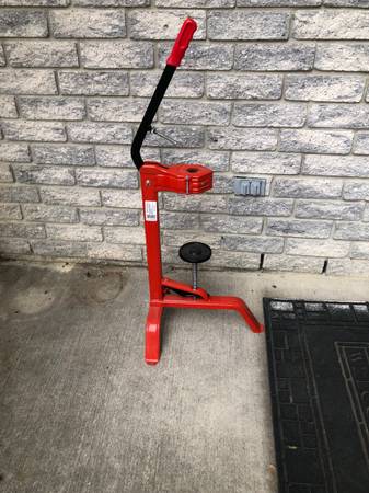 Wine bottle floor corker 1