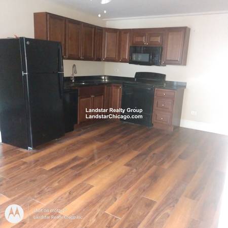 $1,100 Large Studio w/ Walk-in Closet Suite & Hardwood Flooring (Uptown)63918415743107123