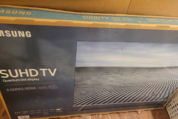 Samsung SUHD Quantum Dot Display 8 Series 65" TV in perfect condition. 1