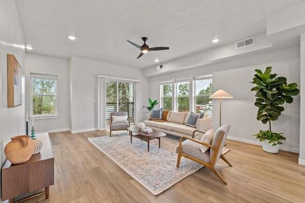 $2,699 / 4br - 1869ft2 - Experience the Best: 4 BR/3.5 BA with Walk-in Closets (Garden City)63981531146114122