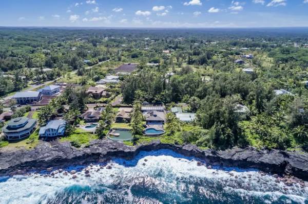 $1 / 2br - Hilo Shangrila - Oceanfront, Pool and Hot Tub Private Vacation Rental (Keaau)63939663628035121