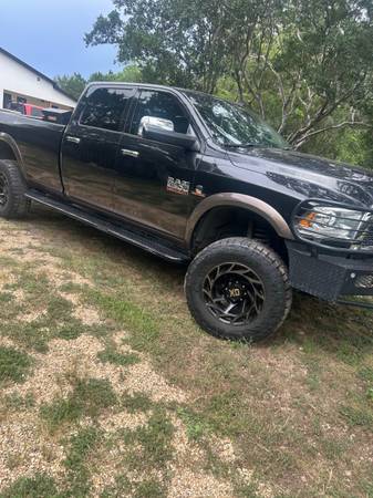 2017 Ram 2500 Laramie 4x4 Cummins Nav sunroof - $35,000 (San Antonio tx)63470779961473123