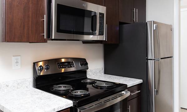 $2,555 / 1br - 717ft2 - Emergency maintenance, Pet friendly, Poolside cabanas (hayward / castro valley)63657880286723124