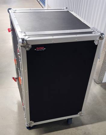 Gator 16U Rack Case W/ Casters 1