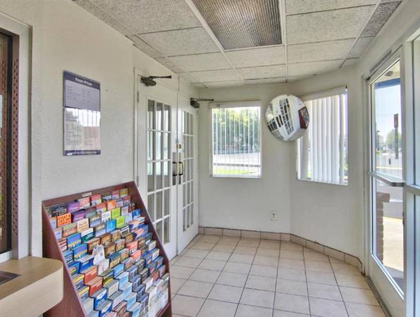$450 / 1br - Fast WiFi , Front Desk Service, Cable TV, Pool > Amazing Per Week Rate (Sacramento South & Elk Grove)63961337217795124