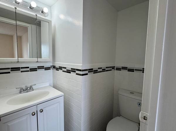 $1,600 / 2br - Renovated 2Br in Bushwick Close to J/Z/M Trains (11221)63689899410433122