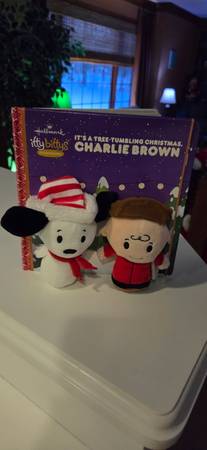 Hallmark Itty Bitty’s It’s Tree-Tumbling Christmas Charlie Brown Book 1