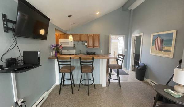 $1800.00 / 3br - 600ft2 - 134 Ashworth Avenue, Front Up63656295103491124