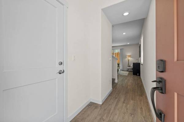 $2,449 / 1br - 1023ft2 - Gabinetes Personalizados, Lavadora/Secadora Incluida, Aire Acondicionado (6122 Plaza Loop, Rocklin, CA)63844739132035122