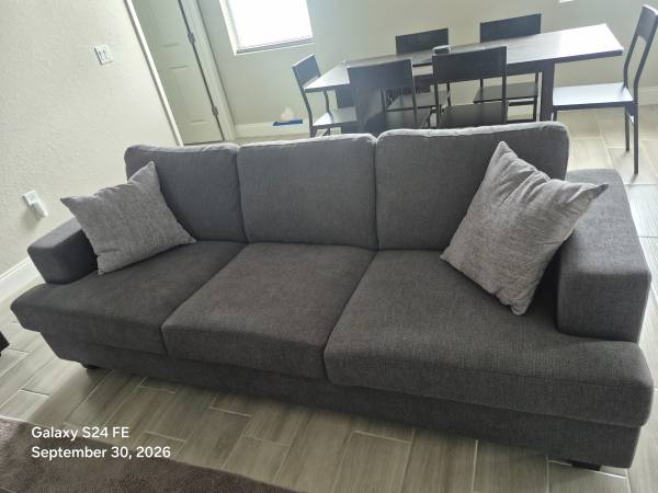 Like new couch 1
