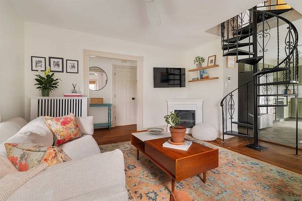 $3,800 / 1000ft2 - Available Nov 1, or earlier - 3 Bed / 1 Bath Condo - Electric Included (Somerville)63996406261123123
