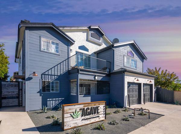 $2,695 / 2br - Near Restaurants, Shops - Gated w Intercom System, Vaulted Ceiling (San Diego)63866049999363122