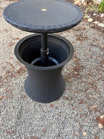 Adjustable outdoor table drink cooler 1