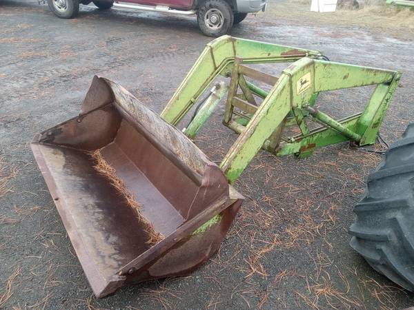 John Deere 48 Loader with frame brackets 1