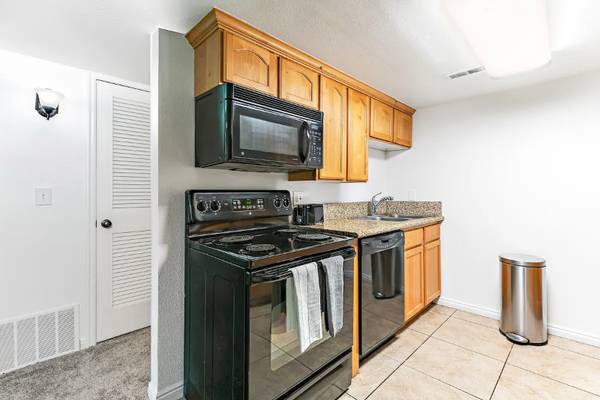 $2100.00 / 2br - Murray Gem/Fully Furnished Murray Condo - Awesome Location63968908177411124