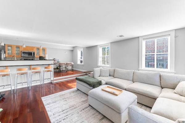 $2895.00 / 3br - 1375ft2 - Stylish Modern 2BR in 1858 Bldg Main St Flemington63762871356929120