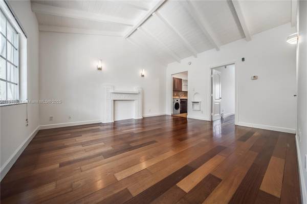 $2,850 / 1br - 526ft2 - Be Charmed By this Spanish 1/1 with a Beautiful Vaulted Ceiling! (Harriet Court- South Beach)64001846229250121