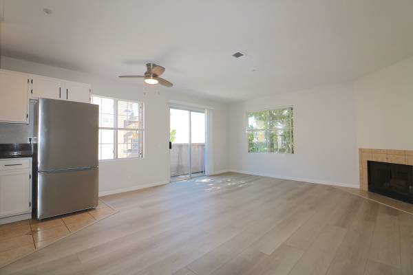 $3,650 / 4br - 1200ft2 - ($500 OFF MOVE IN SPECIAL!) 4/ 2 townhome USD/ Fashion Valley! Prkg (San Diego/ Linda Vista)63663853846019123