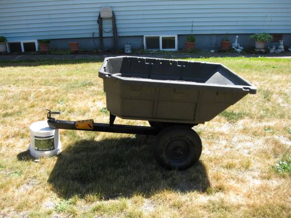Cub Cadet 10cu/ft lawn trailer - $300 (Spanaway)63471372170371122