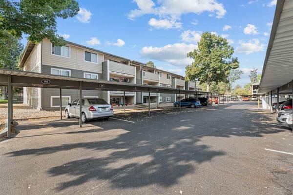 $1,275 / 1hab - 580ft2 - Pisos LVP, Recompensas BILT, Patios/Balcones Privados, Piscina (boise)63794945646081123