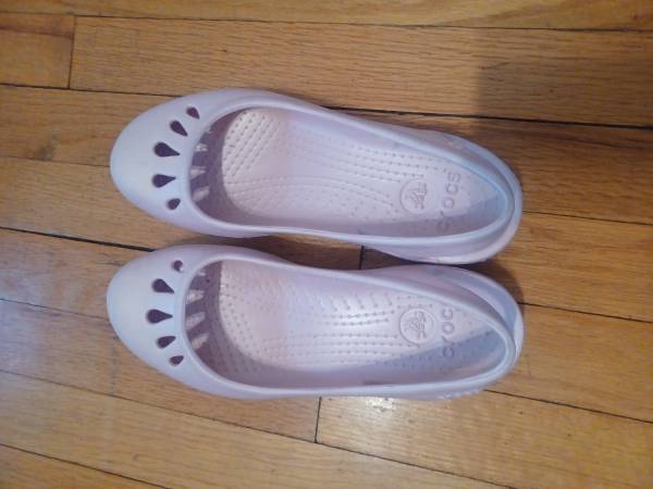 Crocs Light Pink sandals size 8 1