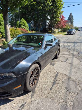 2013 mustang coupe - $7,800 (Beverly)63486424719619122