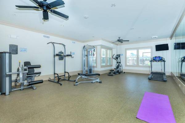 $1,031 / 1br - 770ft2 - Welcome Home to Spacious Living with 9ft Ceilings (Waller)63906678108419123