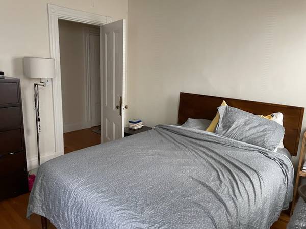 $1,150 / 2br - 1000ft2 - Dormitorio en amplio piso de dos habitaciones y un baño en el primer piso cerca de Forest Hills en JP (JP)63699506880899121