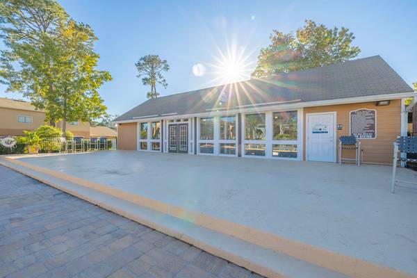 $1,424 / 2br - 1150ft2 - Dual Vanity Sinks, Tile Backsplash, Business Center64014800733059121