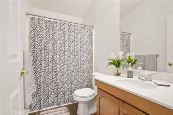 $1,453 / 2br - Condominio Amigable en Barrio de Canyon Country Jsut 4 U (Canyon Country)63655061338115122