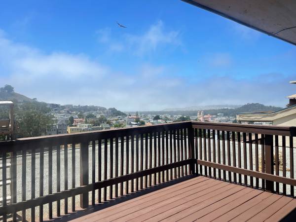 $3,695 / 1br - Well-Maintained Rear 1BR w/ Balcony, Views & Parking Included (twin peaks / diamond hts)63994099676674123