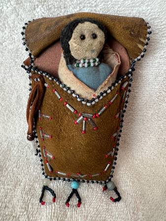 NATIVE  AMERICAN PAPOOSE DOLL—a GEM! 1