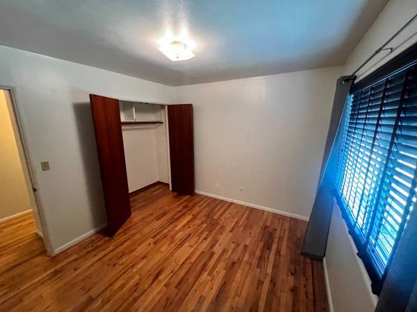 $650 / 1br - Un dormitorio en un triplex clásico de los años 50, ¡a pasos de varias líneas de transporte! (Mt. Scott-Arleta, SE Portland)63914741219587122