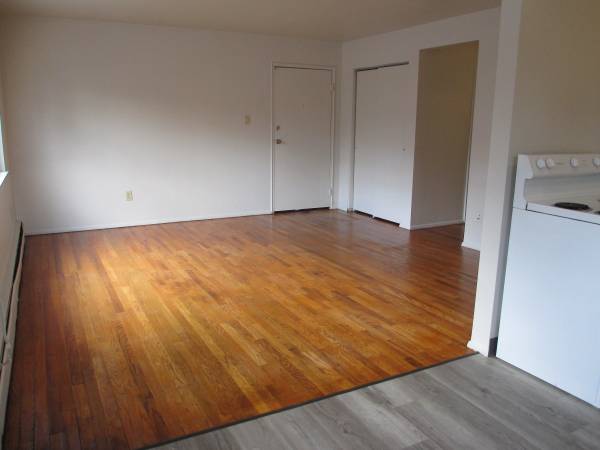 $960 / 2br - 675ft2 - Deposit Special! 2 Bed, 1 Bath Apartment in Reading! (Reading)63974189153538123