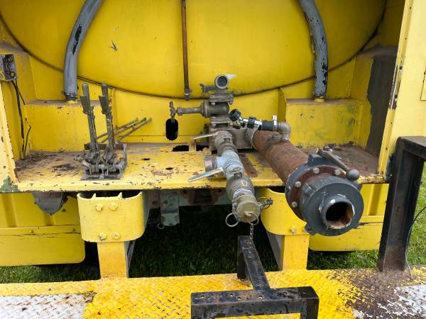 Camión cisterna AM General M49a2c 6x6 de 1979, 16.000 millas - $4.400 (Clayton)63470067901313124