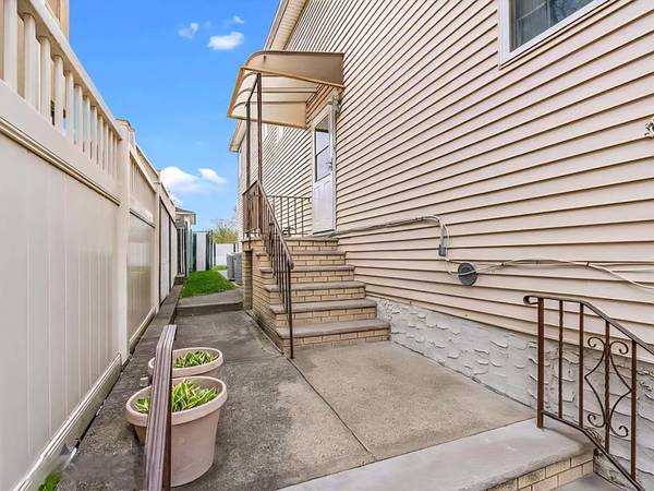$2,950 / 3br - 3 bedrooms 2 bath Washer Dryer Katan Ave 2nd FL Staten Island NY 10⁸0 (Staten Island NY 10308)63698513014401122