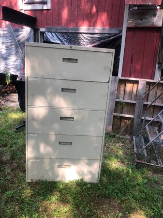 Un archivador grande - $75 (Rockland, masa)63439001547521122