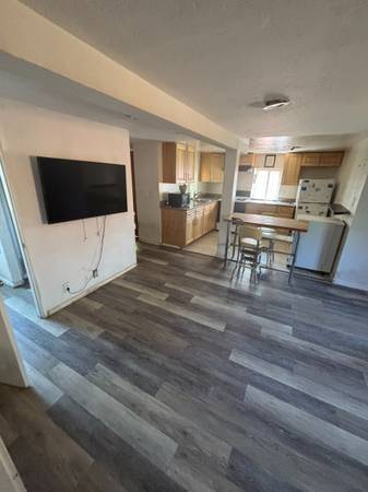 $1,050 / 1br - 316 Lincoln St, Santa Cruz, CA 95 #9 unidad en piso superior cerca del centro (santa cruz)63813662789505120
