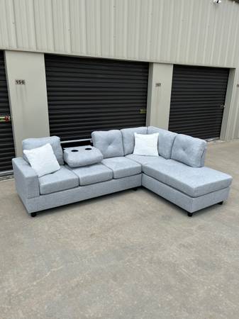 New Condition Light Gray Sectional Couch. Delivery Available! 1