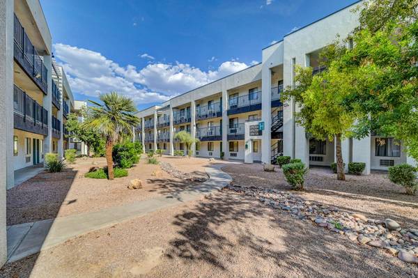 2 Laundry facilities, Close to Restaurants, Spa 1