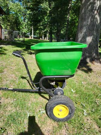 John-Deere      pull behind fertilzer spreader 1