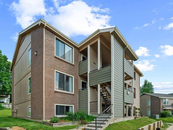 $1,315 / 2br - 920ft2 - Playground, Community Garden, Dog Park, Fitness Center, + More (2260 10th Street, Coralville, IA)63928148461954120