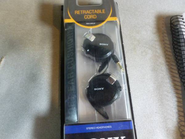 Sony earphones Sterio retractable cord 1